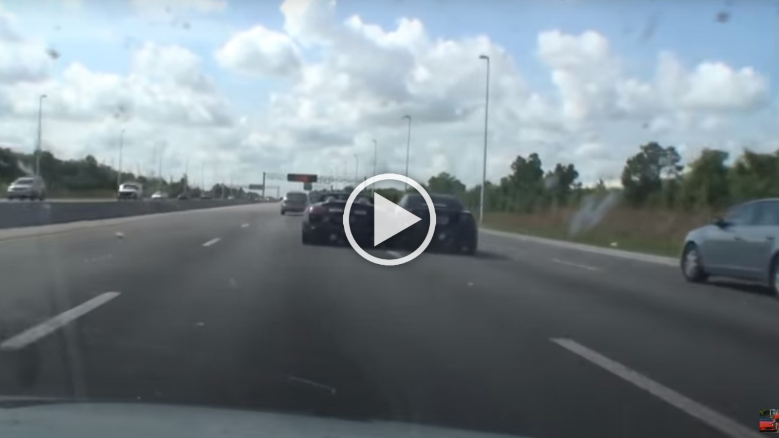 Audi R8 Spyder γίνεται τούρτα με Honda [video]